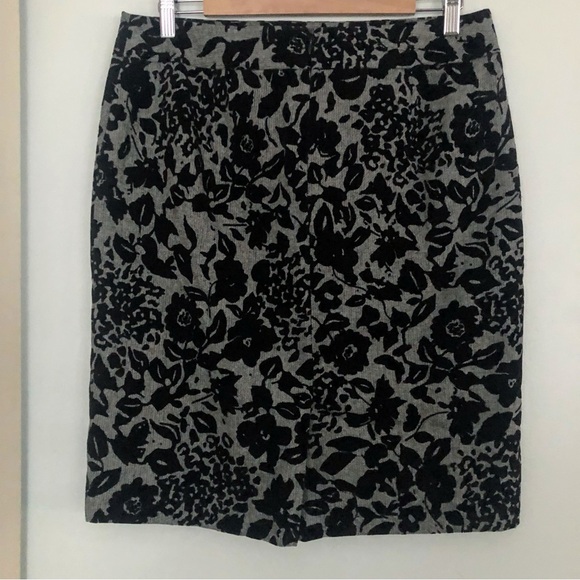Ann Taylor Black Floral Pencil Skirt Gray Textured Size 10 - Picture 2 of 7